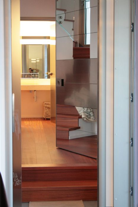 oikos porte blindate synua Le porte oikos rispondono ai più alti standard di sicurezza, isolamento termico, acustico e protezione dagli agenti atmosferici, senza rinunciare ad un design ricercato potrai scegliere tra 3 modelli di porte blindate: tekno: blindata con cerniera a scomparsa, con performance di alta gamma e resistenza al fuoco synua. oikos porte blindate synua Le porte oikos rispondono ai più alti standard di sicurezza, isolamento termico, acustico e protezione dagli agenti atmosferici, senza rinunciare ad un design ricercato potrai scegliere tra 3 modelli di porte blindate: tekno: blindata con cerniera a scomparsa, con performance di alta gamma e resistenza al fuoco synua.