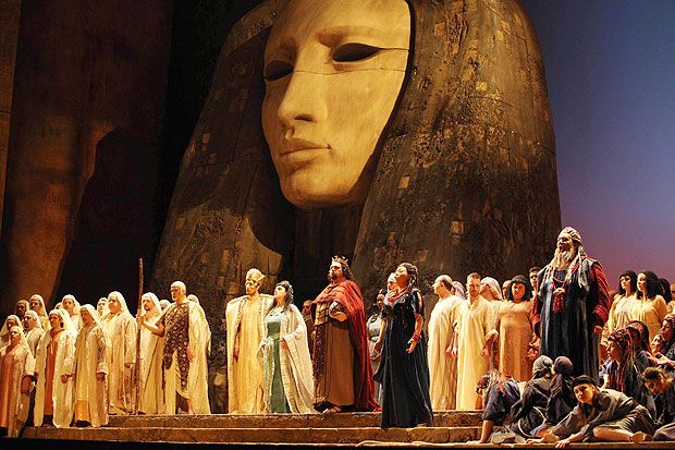 Della serie VIVA VERDI proiezione dell'AIDA sottotitolata