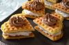 Waffle con panna montata e cioccolato